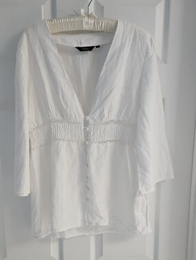 ISHYU White Linen V-Neck Smocked-Waist Button Blouse